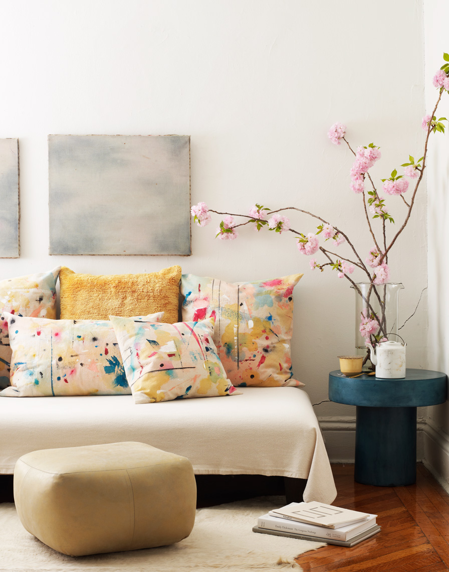 DIY-SPLATTER-PILLOWS